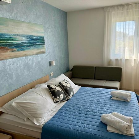 Waterfront Apartments - Tučepi Buitenkant foto