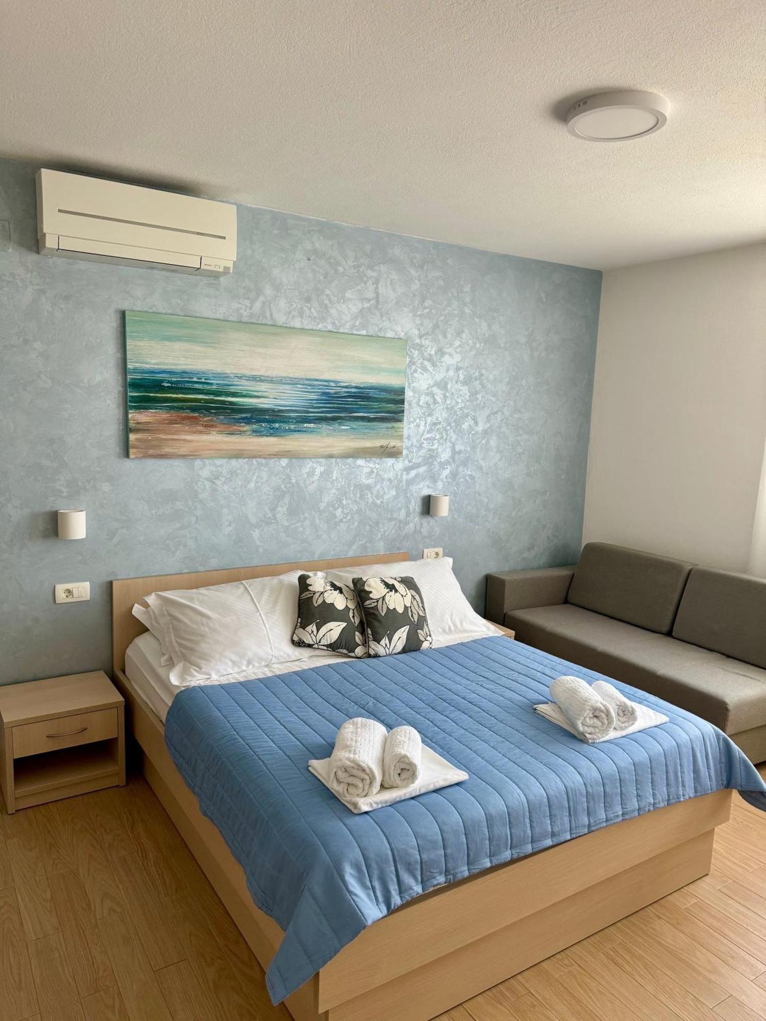Waterfront Apartments - Tučepi Buitenkant foto