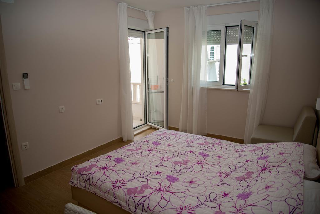 Waterfront Apartments - Tučepi Buitenkant foto