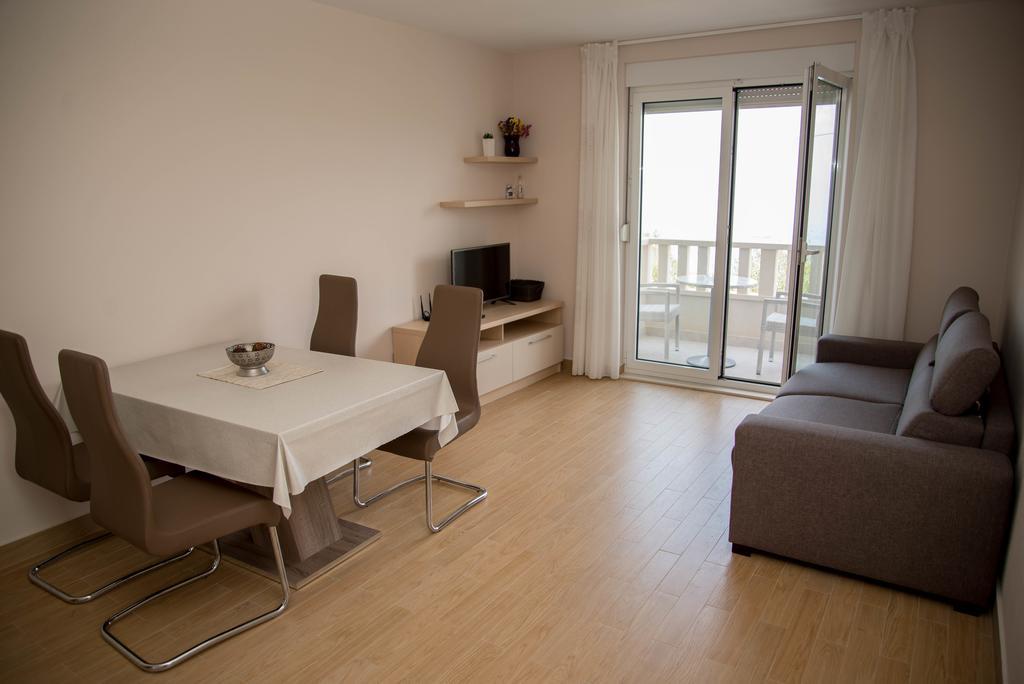 Waterfront Apartments - Tučepi Buitenkant foto