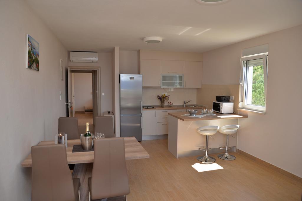 Waterfront Apartments - Tučepi Buitenkant foto