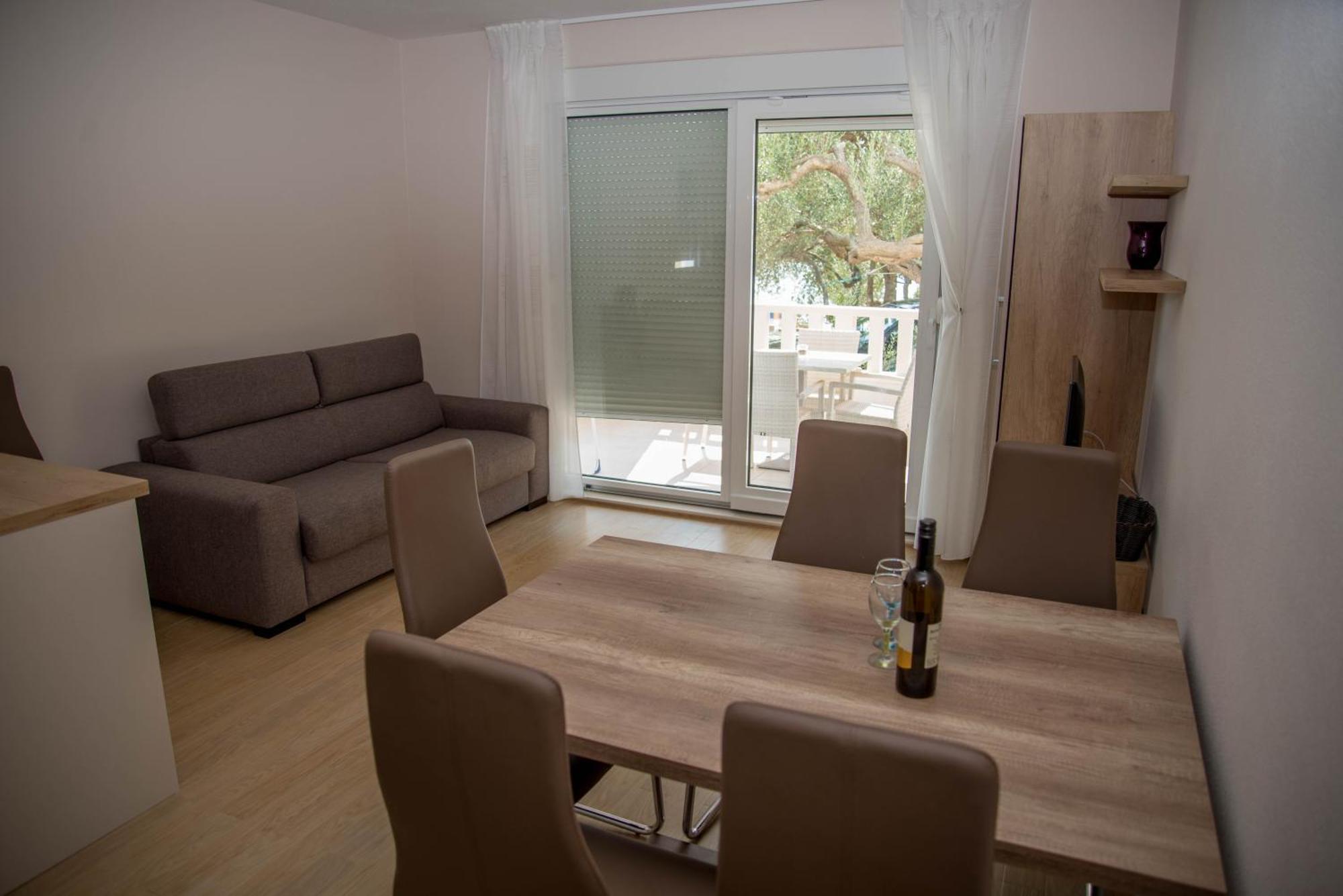 Waterfront Apartments - Tučepi Buitenkant foto