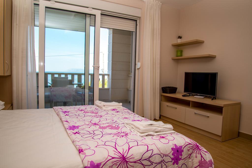 Waterfront Apartments - Tučepi Buitenkant foto